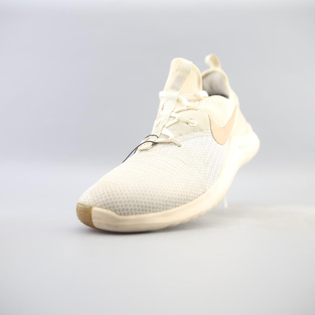NIKE  FREE TR 8
