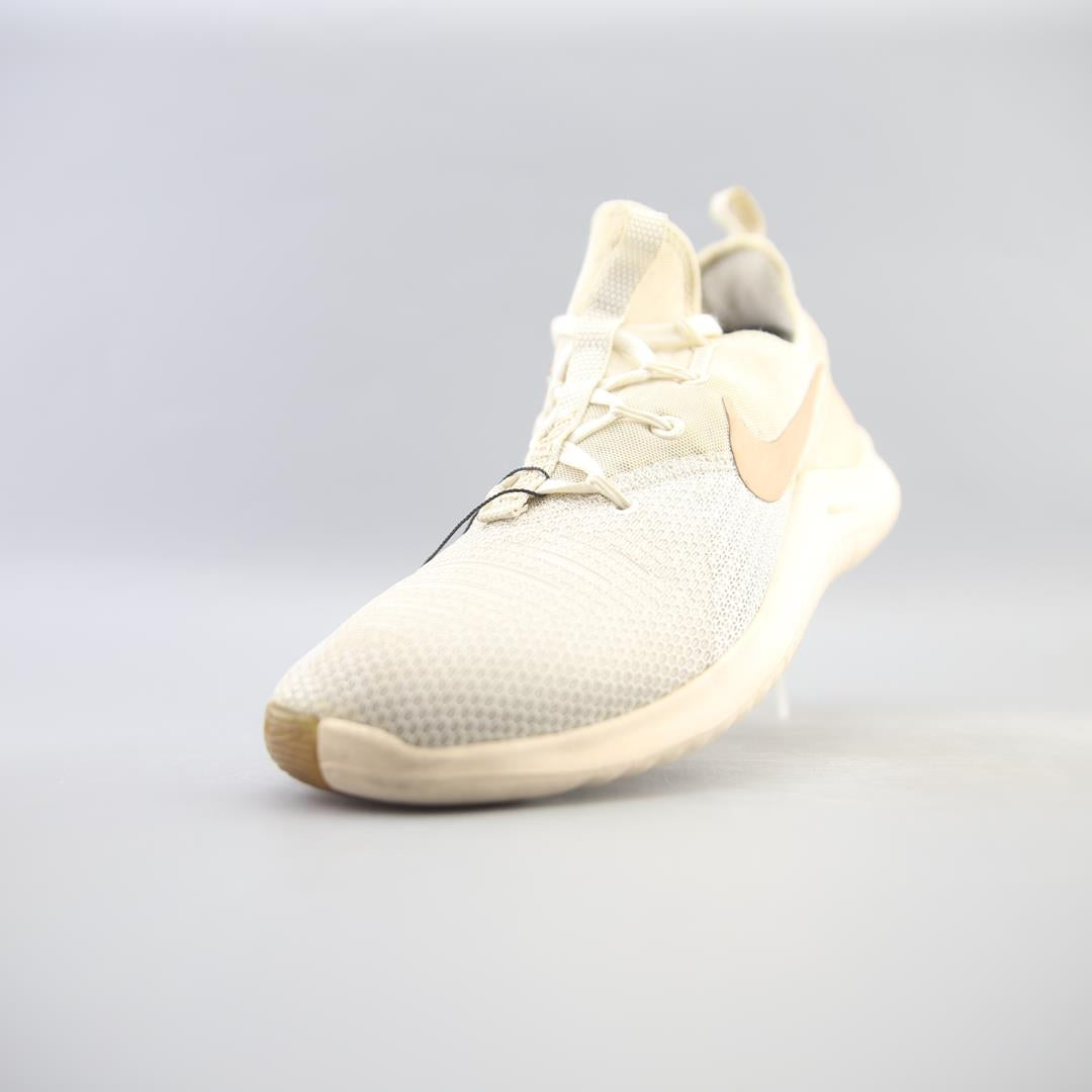 NIKE  FREE TR 8