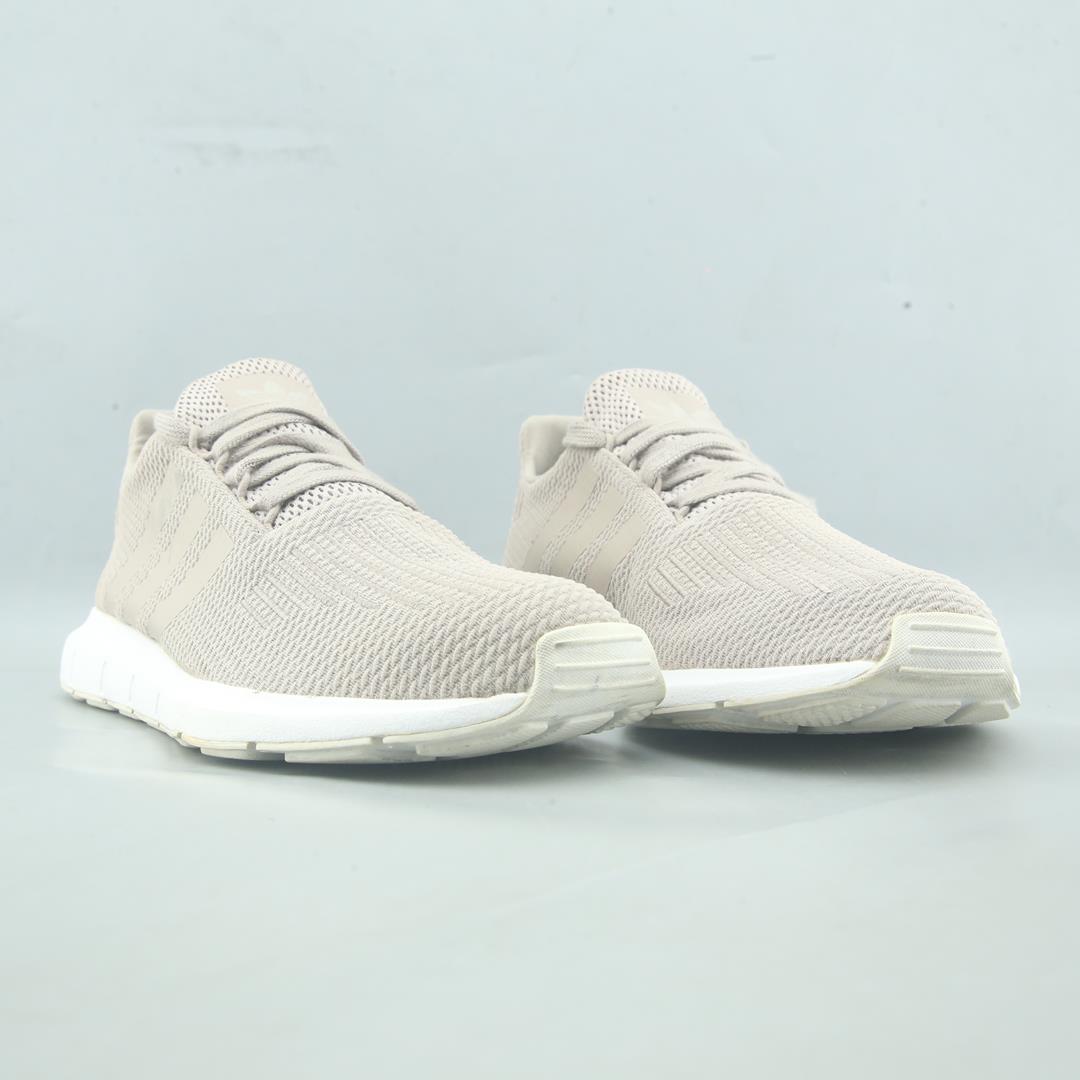 ADIDAS SWIFT RUN