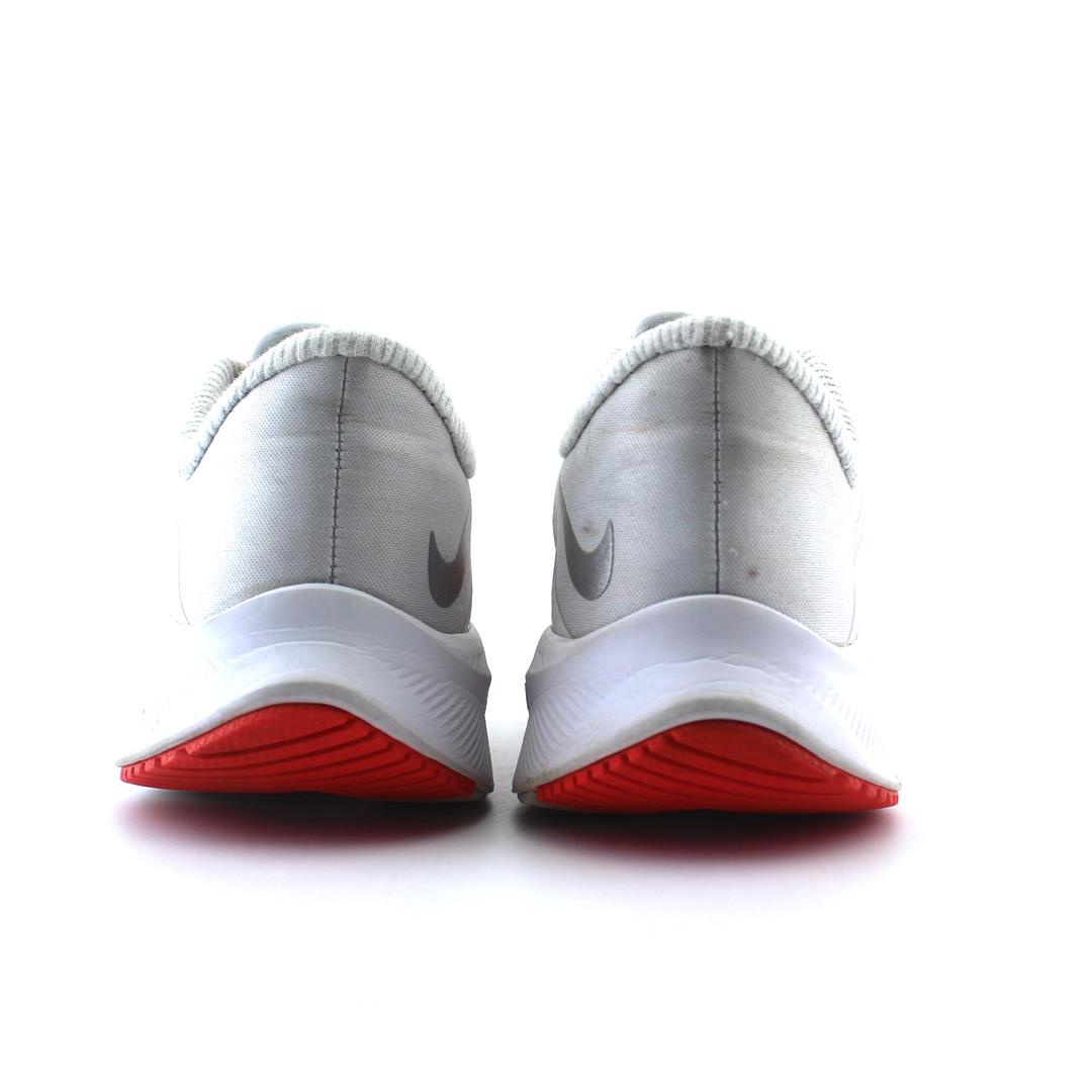 NIKE QUEST 3