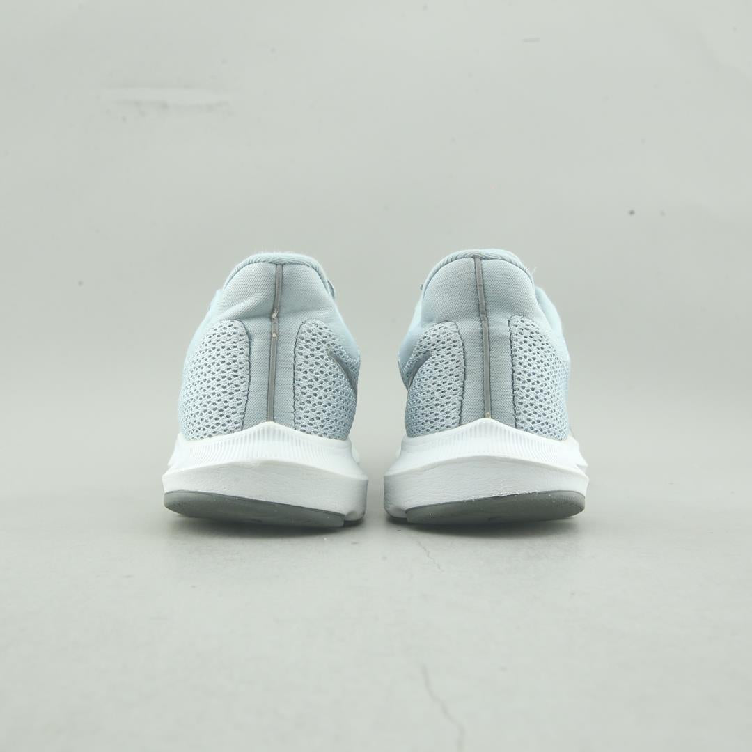 NIKE  QUEST 2