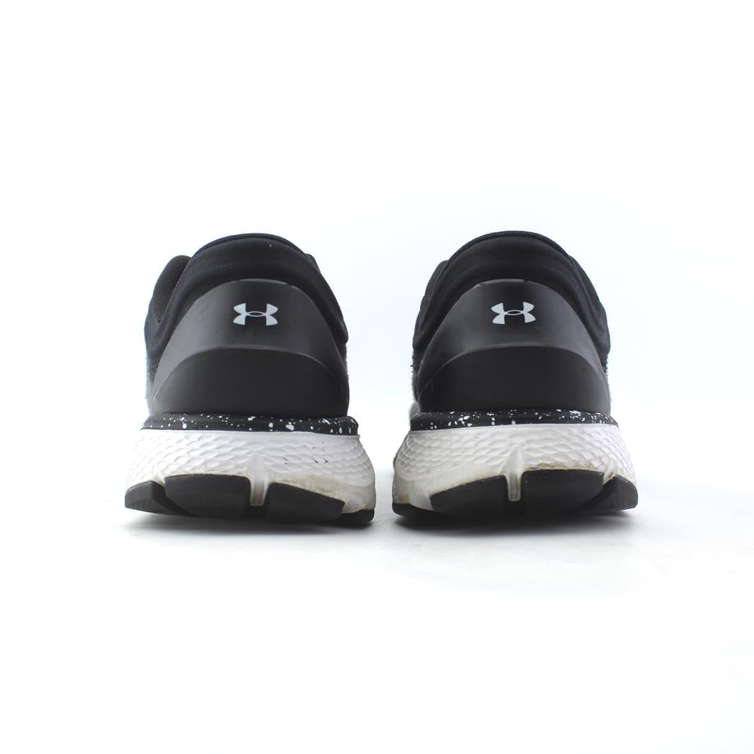 UNDER ARMOUR CHARGED ESCAPE 3