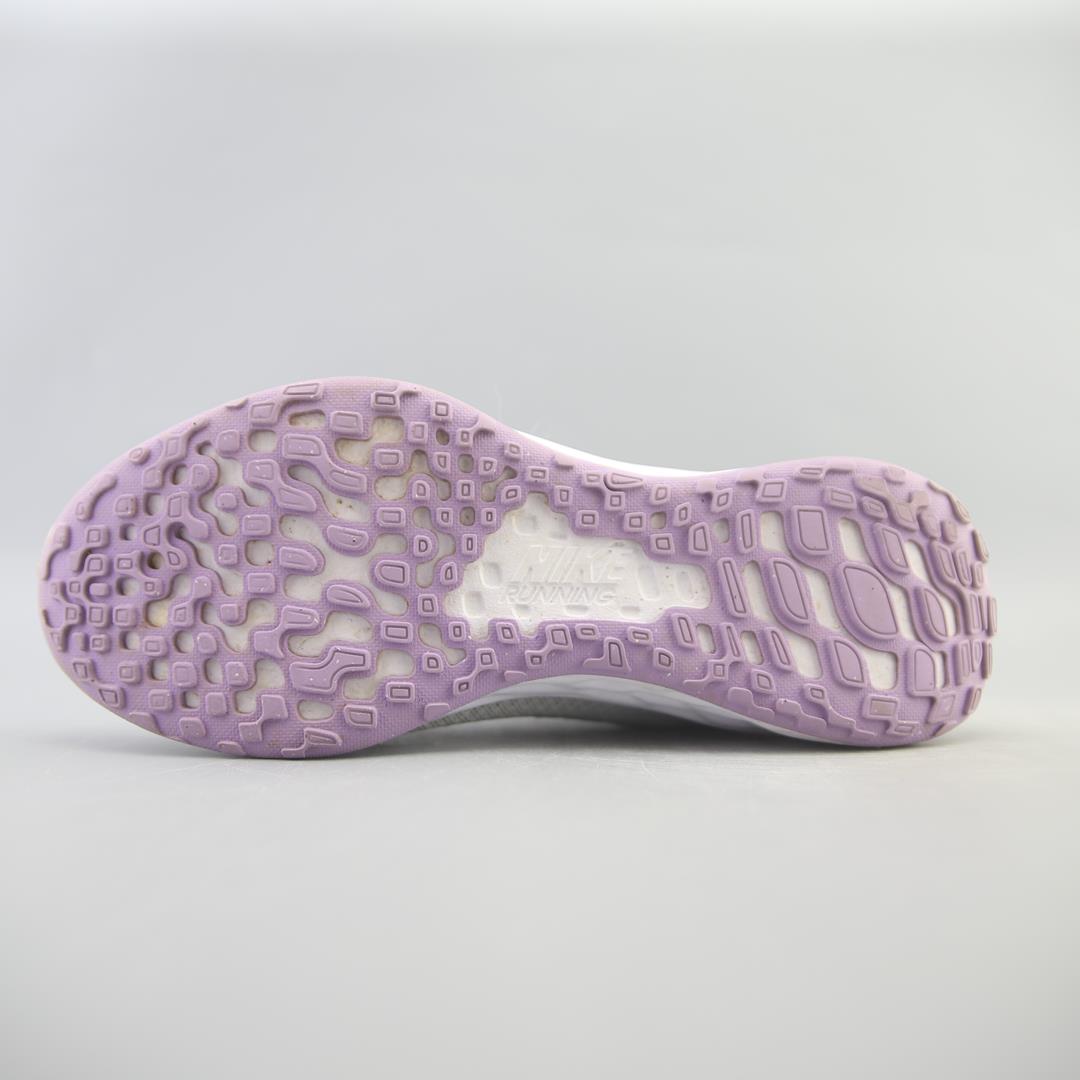 NIKE  REVOLUTION 6