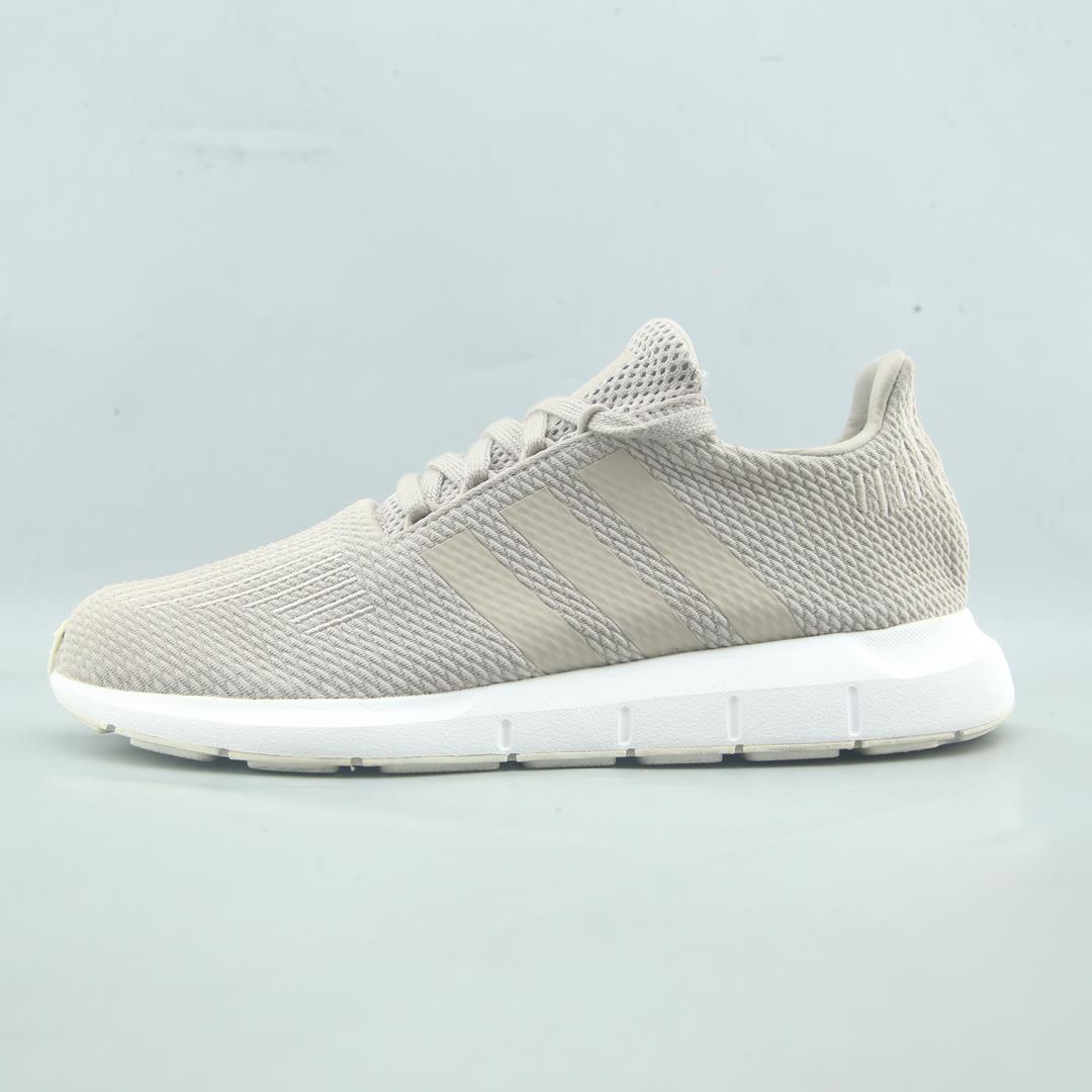 ADIDAS SWIFT RUN