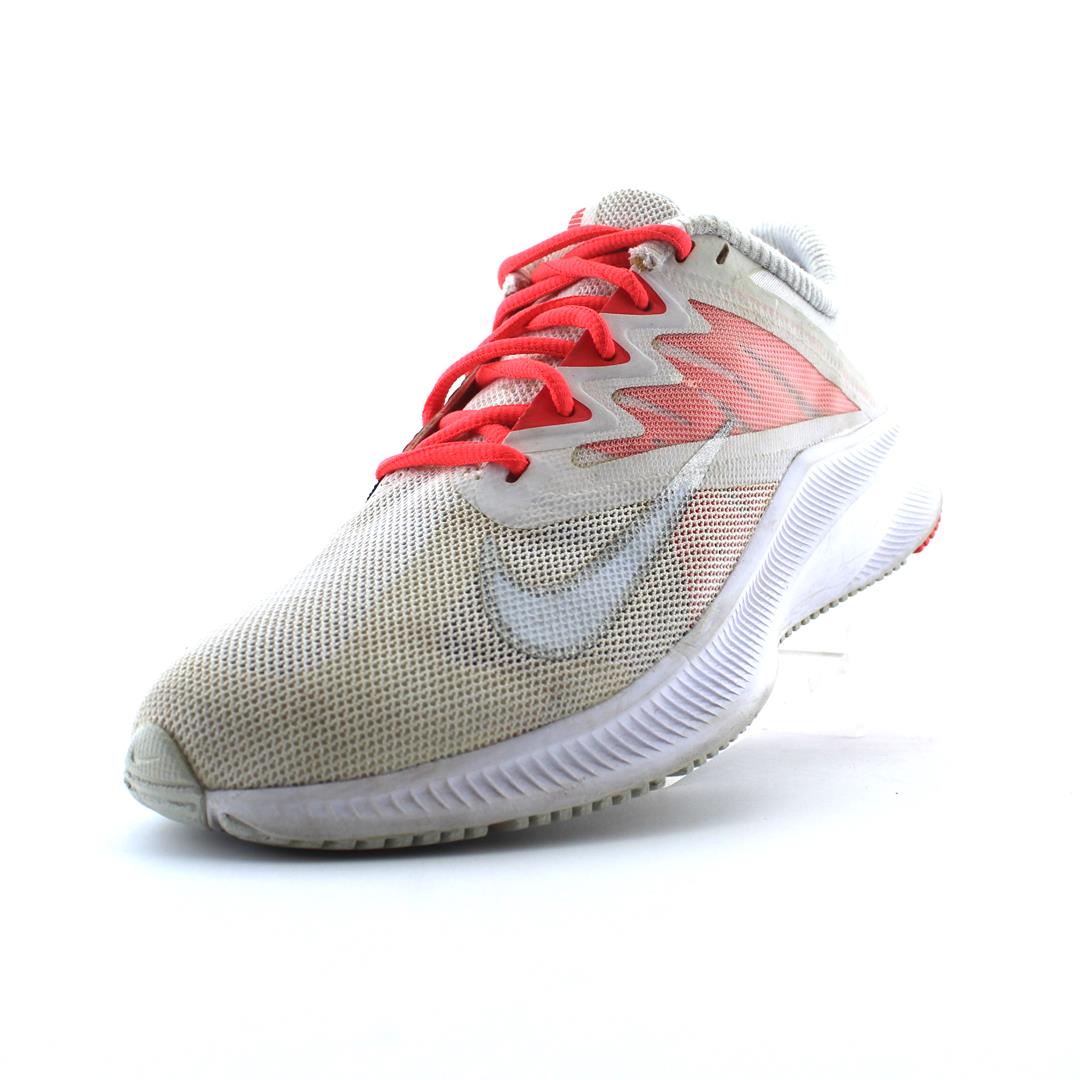 NIKE QUEST 3