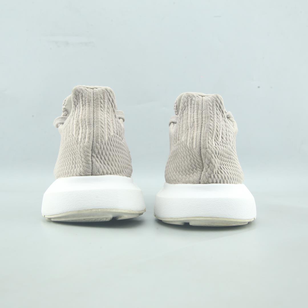 ADIDAS SWIFT RUN