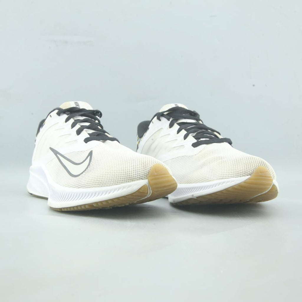 NIKE QUEST 3 PREMIUM