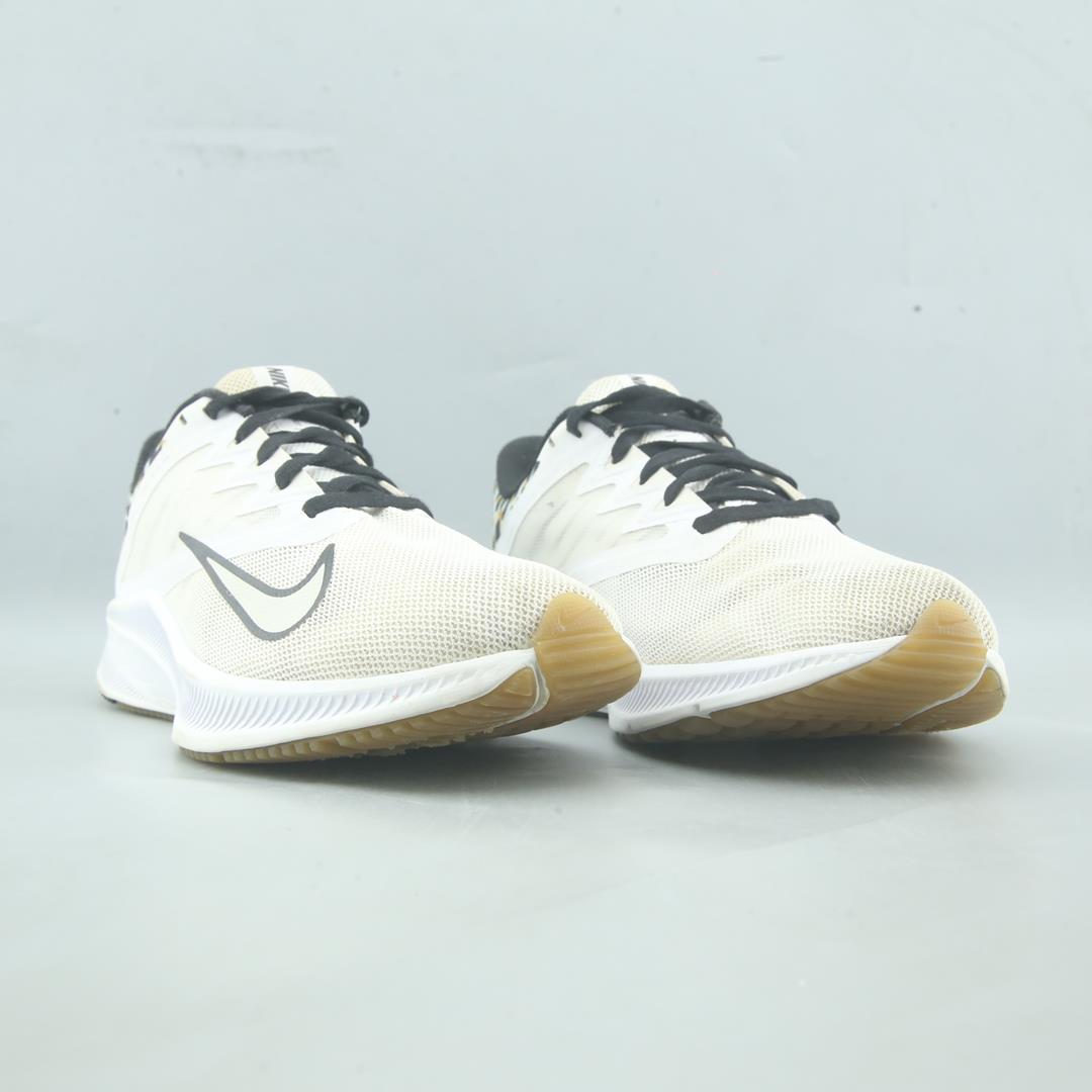 NIKE QUEST 3 PREMIUM