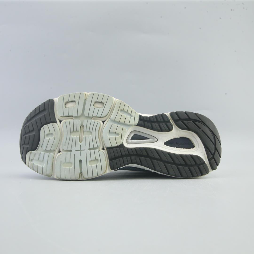 NEW BALANCE 880V9