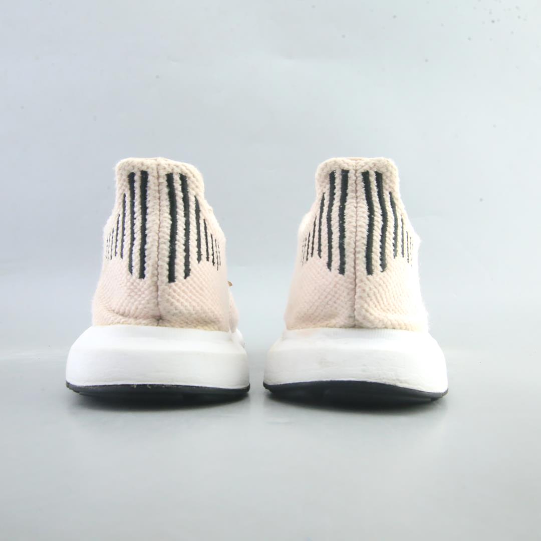 ADIDAS  SWIFT RUN