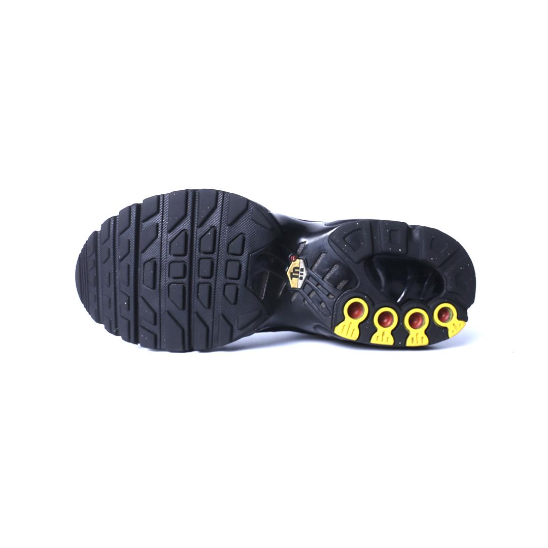 NIKE AIR MAX PLUS