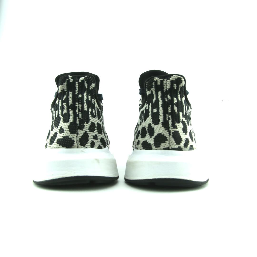 ADIDAS SWIFT RUN