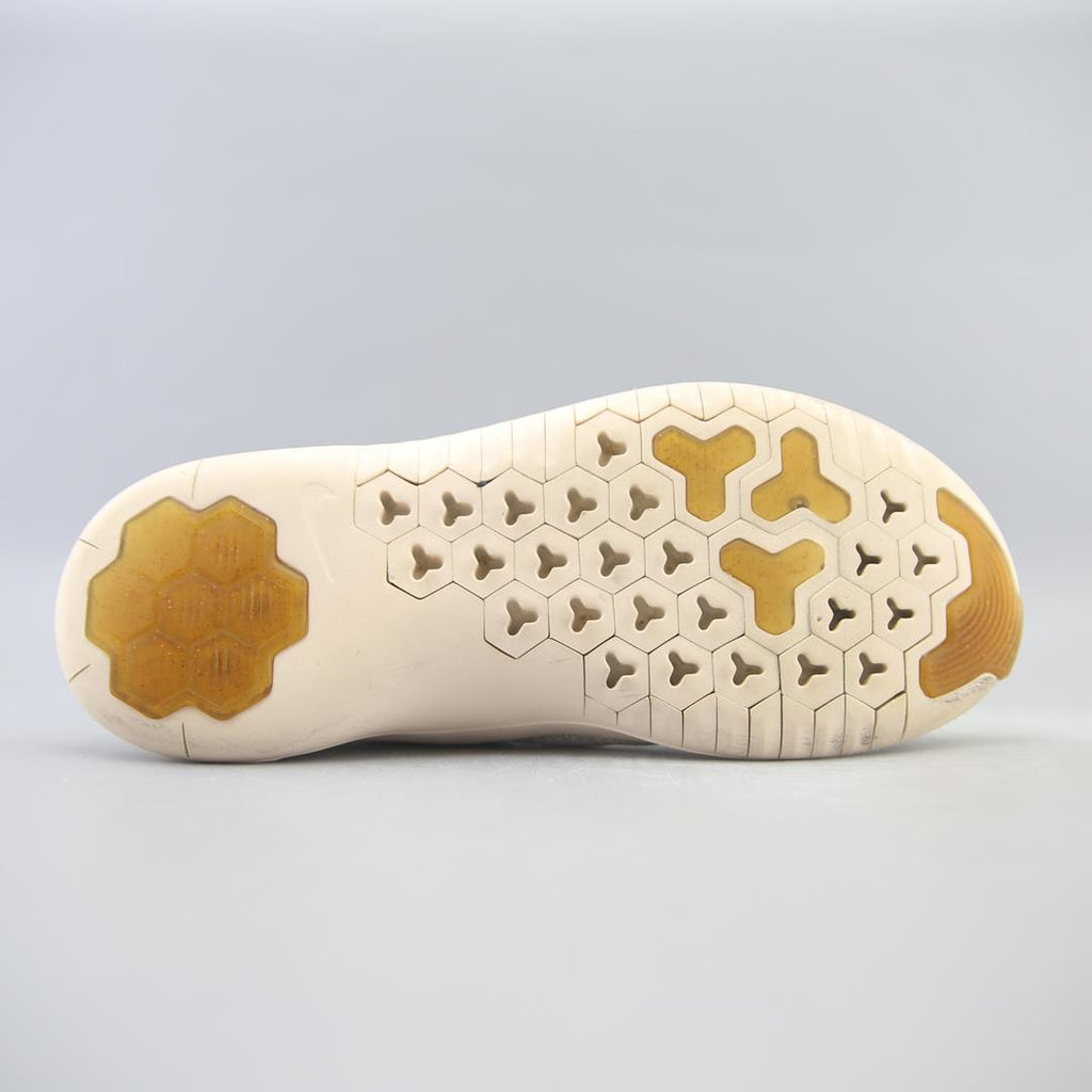 NIKE  FREE TR 8